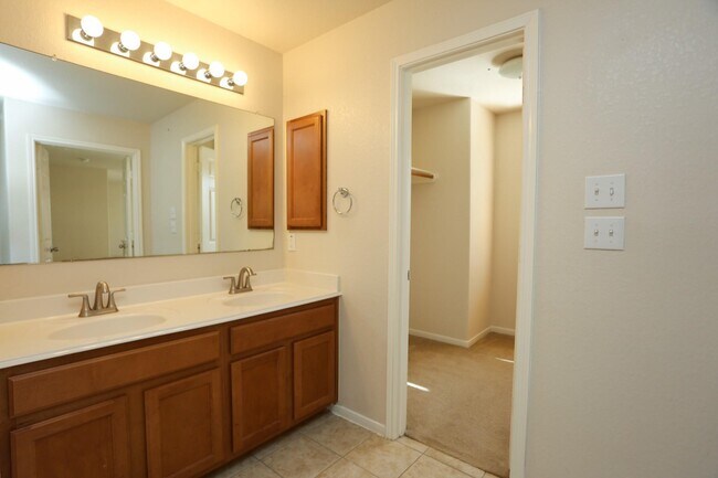 Building Photo - 422 New Hope Ln