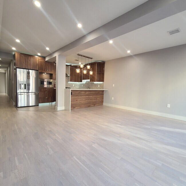 Building Photo - 21 65th St