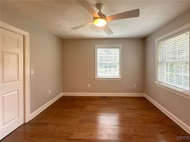 Building Photo - 97 1/2 Sanger Avenue Unit