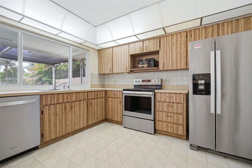 Building Photo - 920 NW 92nd Ave