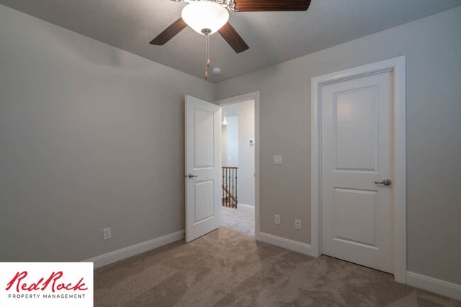 Building Photo - Newer Townhome in Hurricane Heights