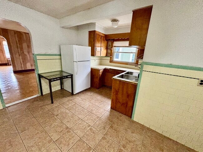 Building Photo - 19 Forest Ave