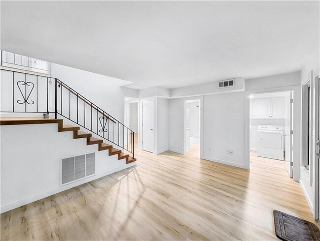 Building Photo - 1 Mellor Ct