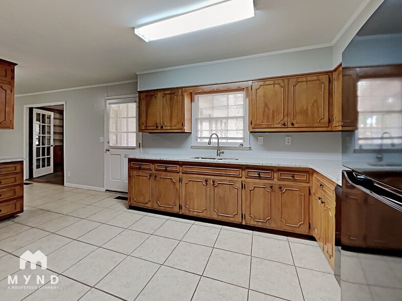 Building Photo - 1830 20th Ave