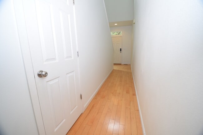Building Photo - 432 NE 57th Ave