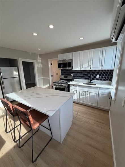 Building Photo - 52 Southern St