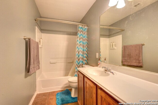 Building Photo - 3 Bedroom/2.5 Bathroom Home Located in Bentwood Ranch