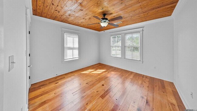 Building Photo - 635 Hebert St