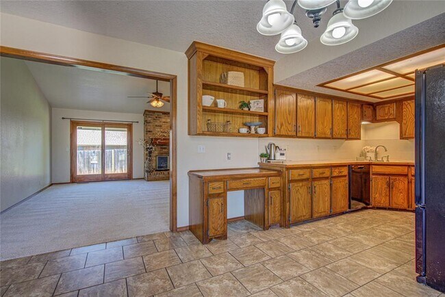Building Photo - 2109 Shamrock Dr