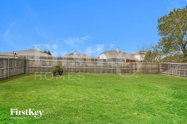 Building Photo - 205 Wooded Creek Ave