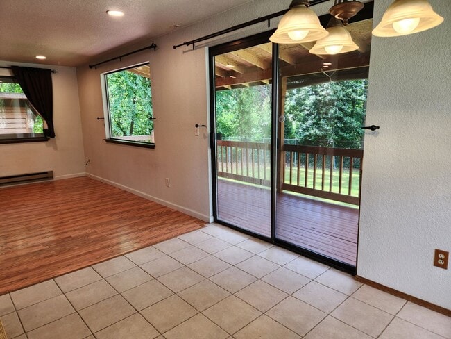Building Photo - 3 Bedroom Rambler In Central Kitsap