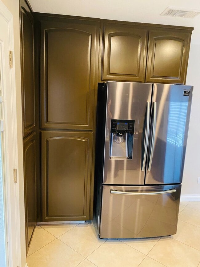 Building Photo - AVAILABLE NOW!!