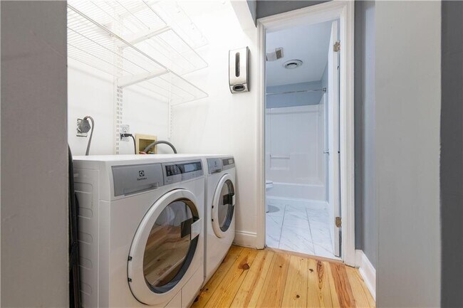 Building Photo - 210 Walker St SW