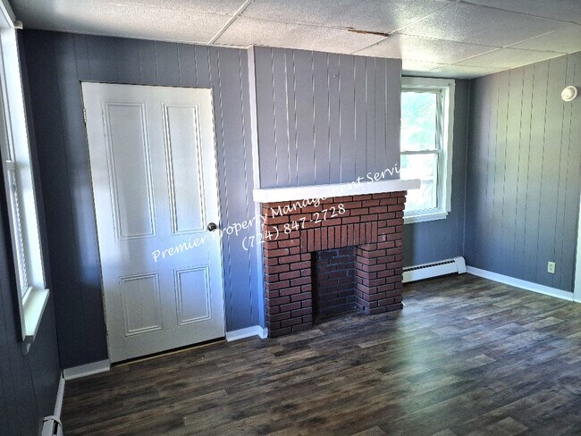 Building Photo - 421 Schiller St
