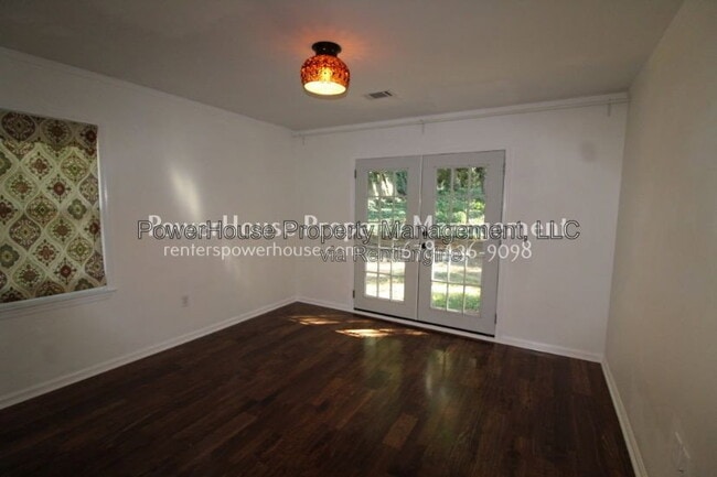 Building Photo - 4017 Doral Dr