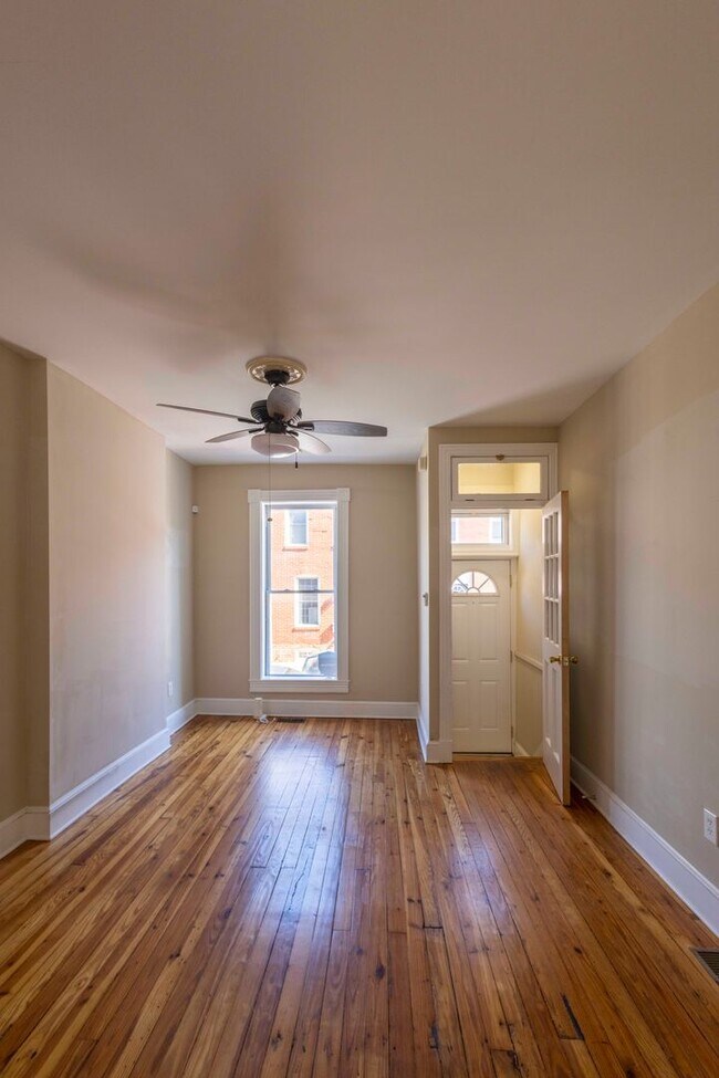 Building Photo - Charming 2BD/1BA Townhome in Patterson Park, MD!