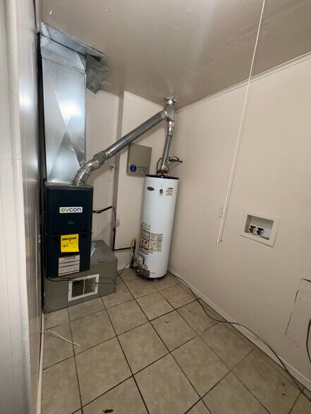 Washer/Dryer Hookup - 4105 Natchez Ave