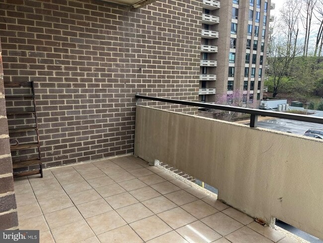 Building Photo - 1800 Old Meadow Rd