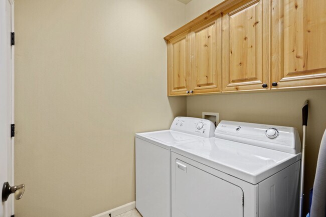 Building Photo - 20482 Jacklight Ln