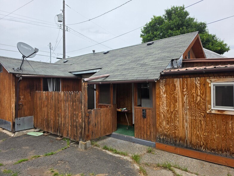 Building Photo - 2917 E Sanson Ave