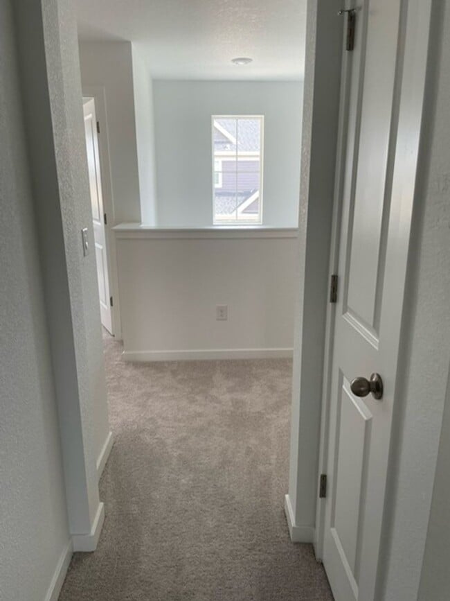 Building Photo - Spacious 4 Bed Townhome w/ 2-Car Garage in Erie – $1,000 Off 1st Month!