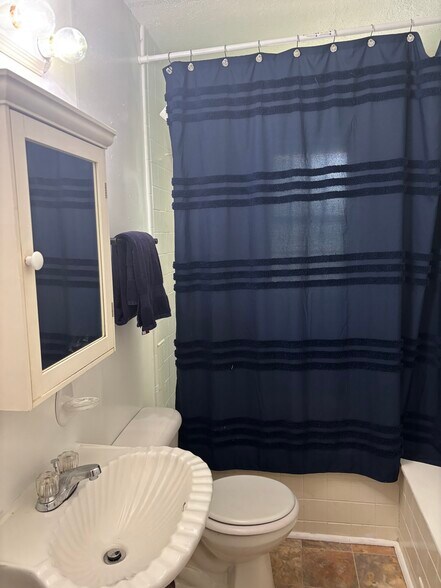Bathroom - 7209 Lucille Ave