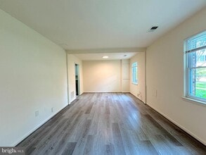 Building Photo - 8848 Walutes Cir