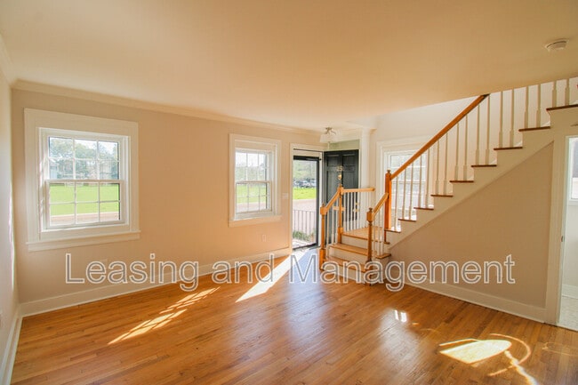 Building Photo - 25 Ashley Ave