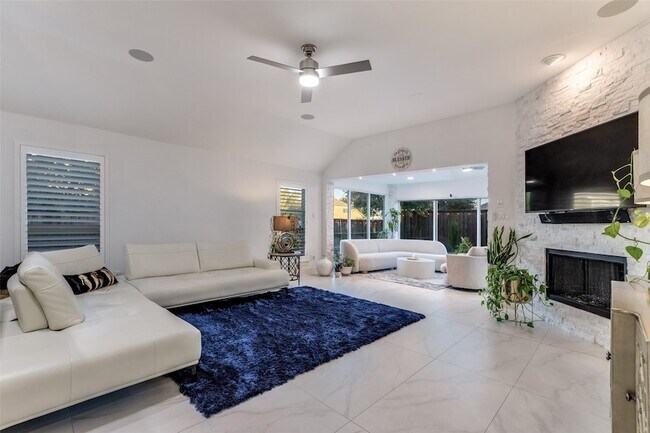 Building Photo - 10501 Old Dawson Ct