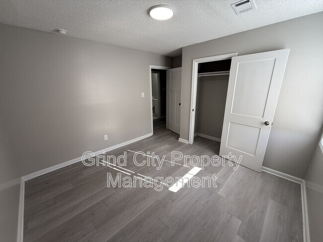 Building Photo - 1157 N Belvedere Blvd