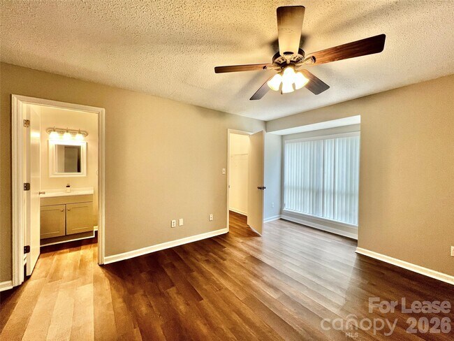 Building Photo - 11084 Harrowfield Rd