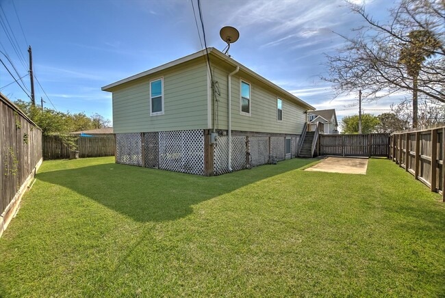 Building Photo - 1618 Bayou Shore Dr