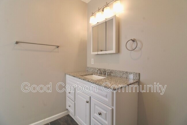 Building Photo - 765 Oliver St