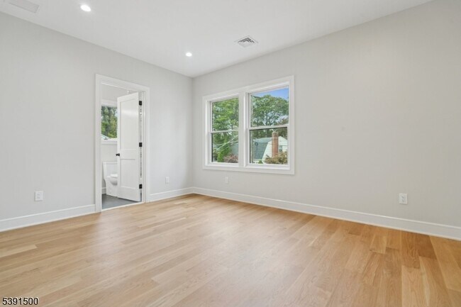 Building Photo - 15 Lake Rd