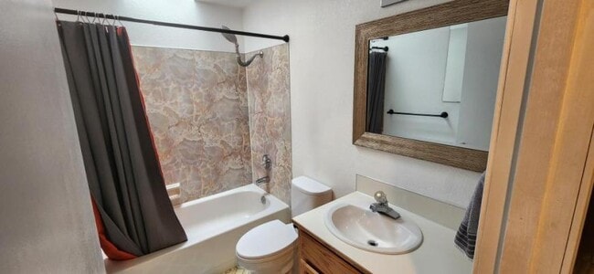 Building Photo - 3 bedroom in Kirkland WA 98033