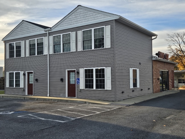 Building Photo - 427 W Main St