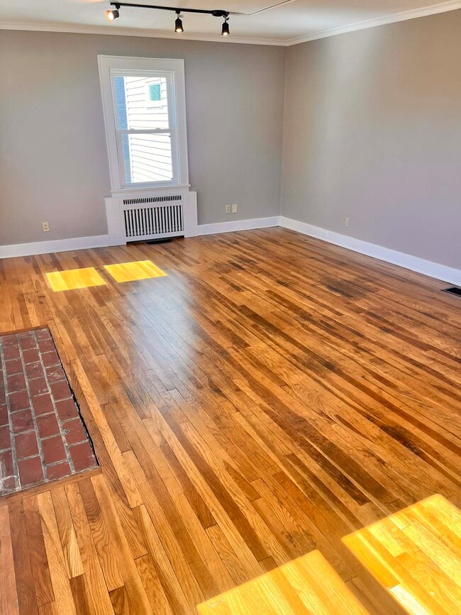 Building Photo - Maple Ave