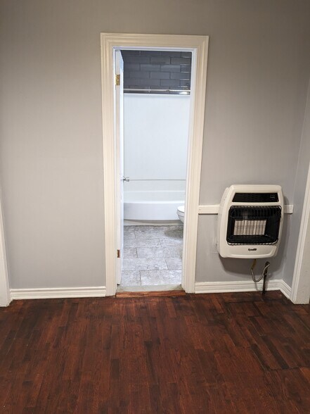 Bathroom - 1114 N 35th St
