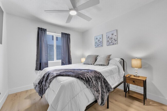 Building Photo - 1510 W 7th Dr