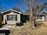 Building Photo - 10 Crestwood Cir