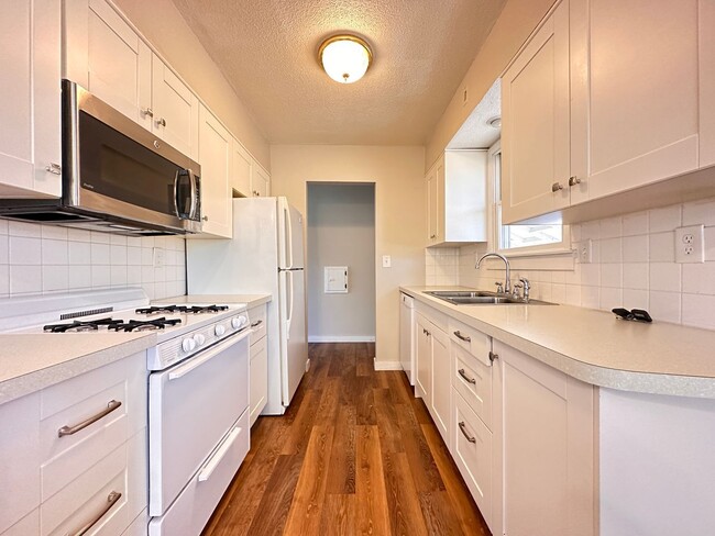 Building Photo - 9133 Oakwood Rd