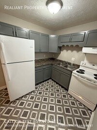 Building Photo - 209 Lakeshore-5