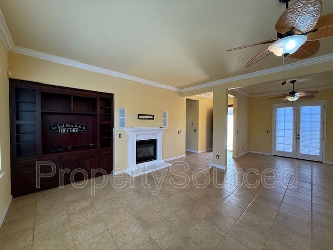 Building Photo - 523 Ruess Rd