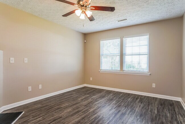 Building Photo - 514 Laurens Way