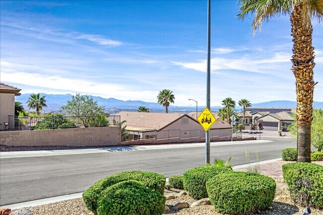 Building Photo - Golf Course Views in Sun City Anthem!  Age...