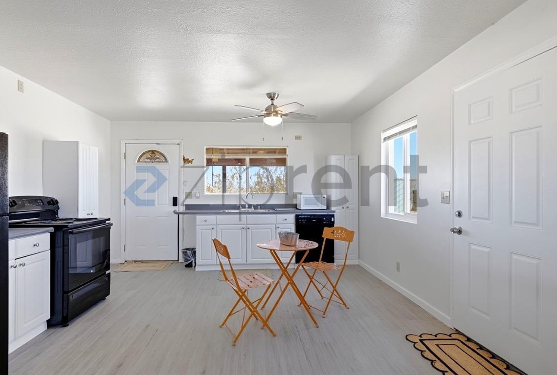 Building Photo - Unit