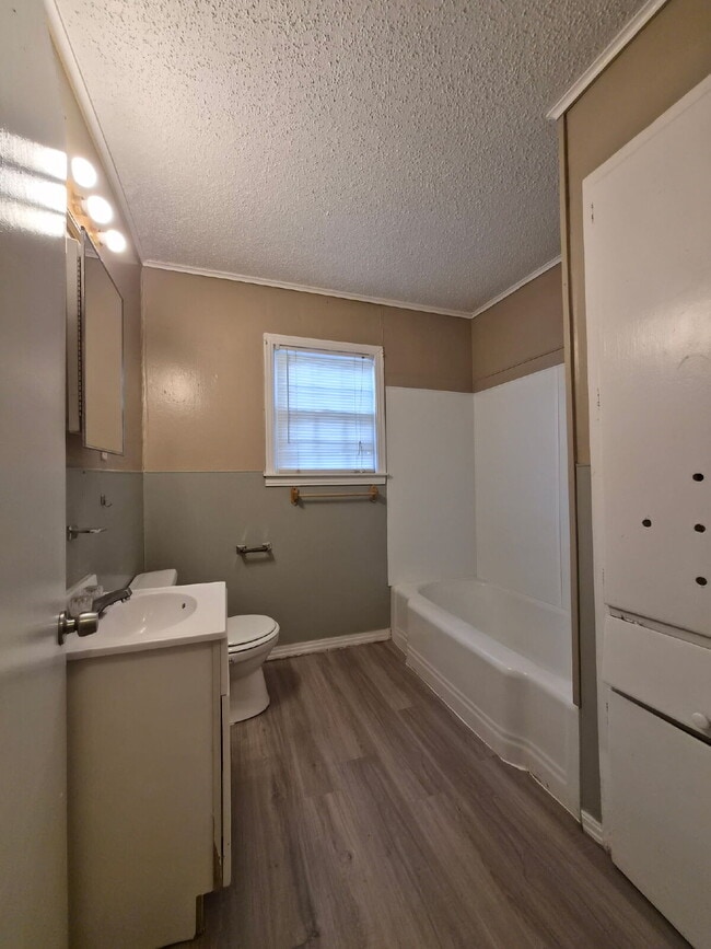 Building Photo - Pre-Leasing for Summer/Fall 2026 - Flooring Updates in Kitchen/Bathrooms, along with Updated Coun...