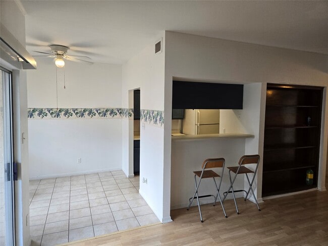 Building Photo - 6500 Harbor Town Dr