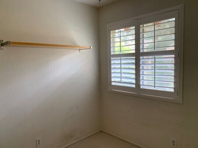 Building Photo - Adorable 3 Bed 1.5 Bath Covell Commons Condo ( fall Rental )