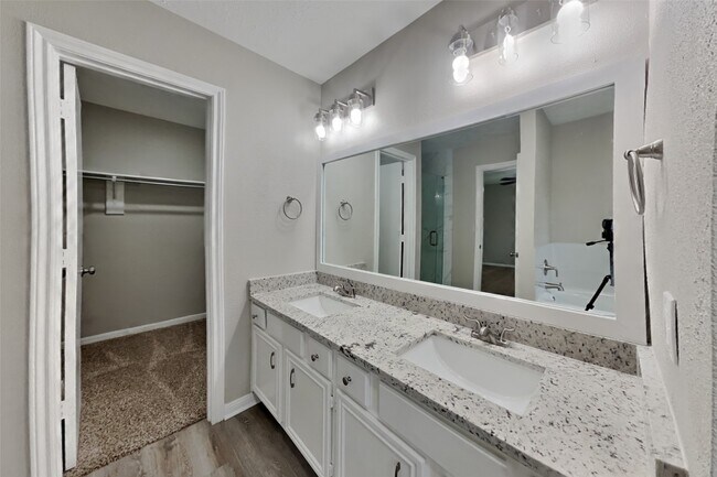 Building Photo - 4519 Kimball Dr